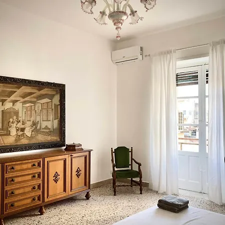 Appartement Historical Artist Flat